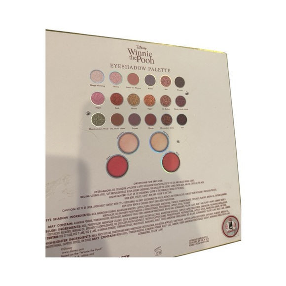 NEVER OPENED Disney Winnie the Pooh Eyeshadow and Face Palette with Gold Accents - Picture 5 of 6